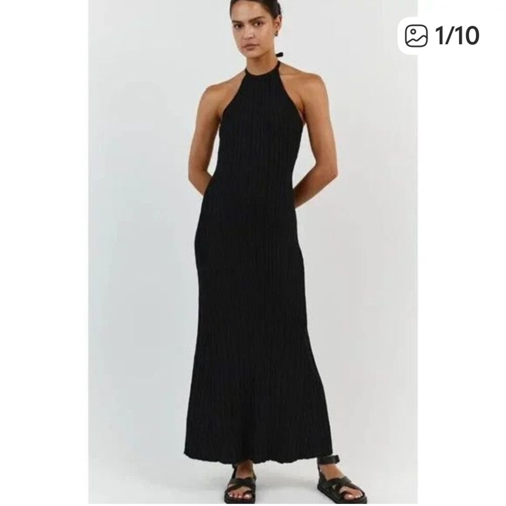 DISSH Riley Ribbed Knit Maxi Dress Black sz L
Stretch Halter Tie Back
High Neck
